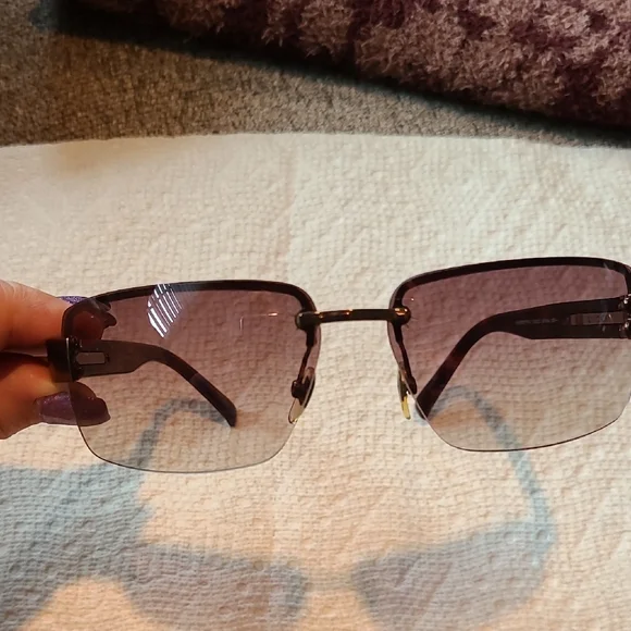 Gucci Women's Sunglasses - Picture 10 of 15